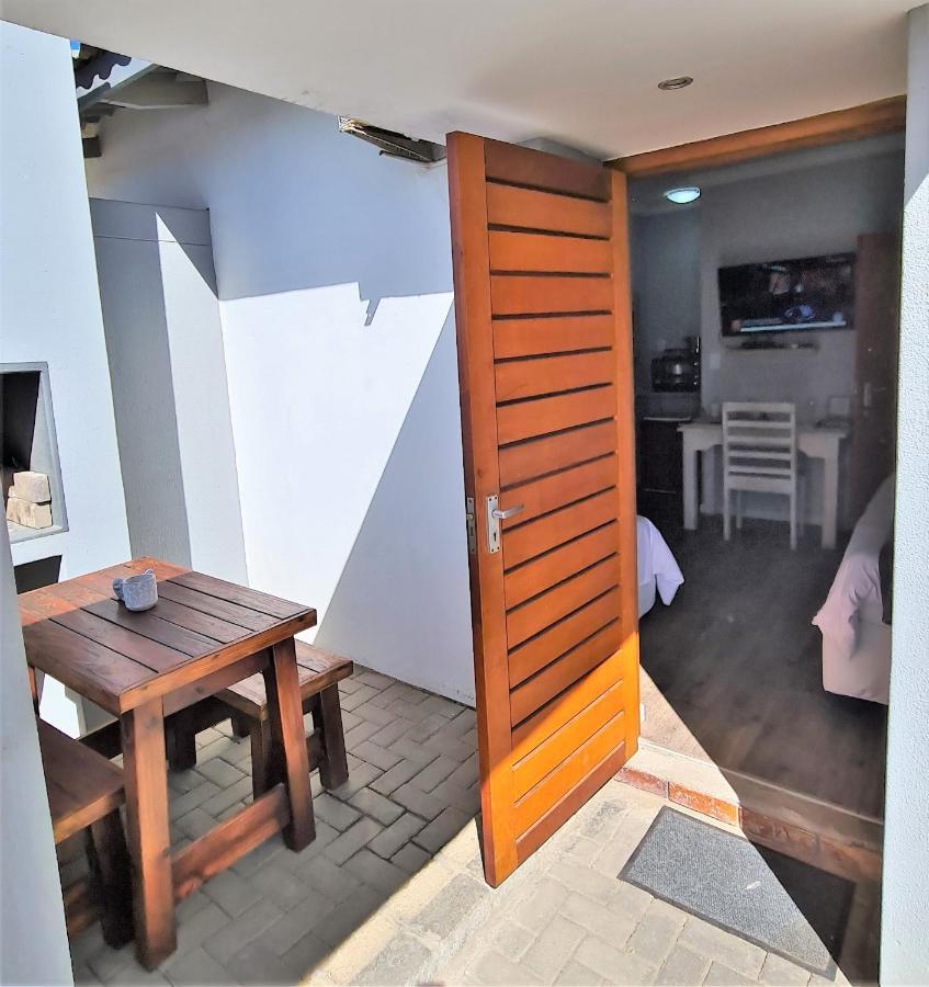 Tiende Laan Bed & Breakfast And Self-Catering Уолфиш-Бей Экстерьер фото
