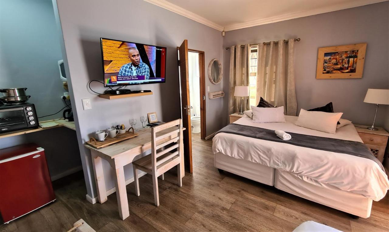 Tiende Laan Bed & Breakfast And Self-Catering Уолфиш-Бей Экстерьер фото
