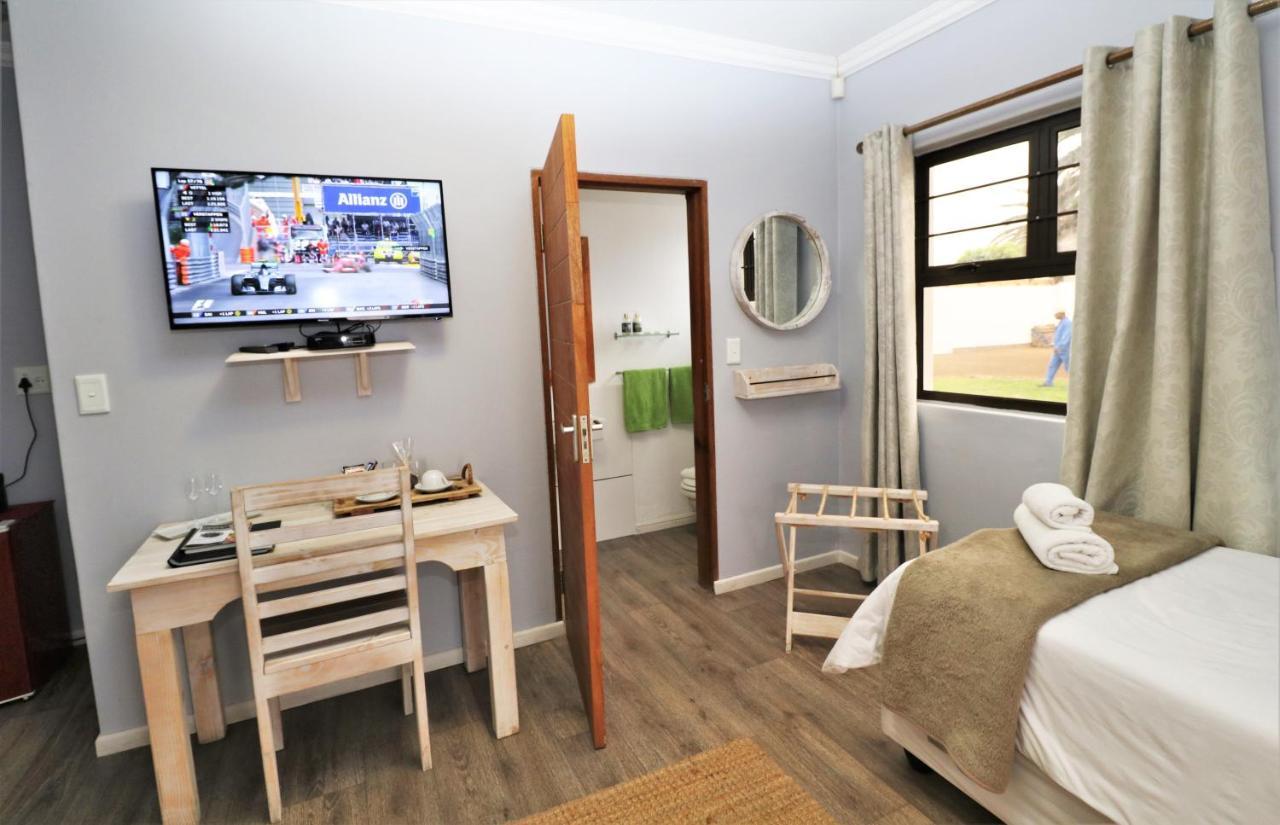 Tiende Laan Bed & Breakfast And Self-Catering Уолфиш-Бей Экстерьер фото