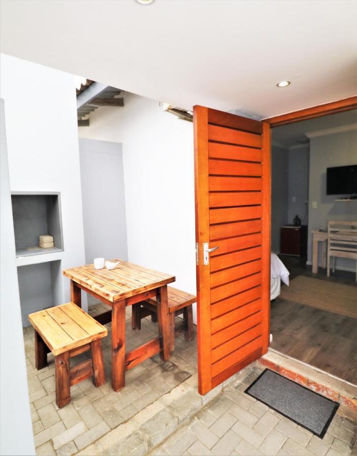 Tiende Laan Bed & Breakfast And Self-Catering Уолфиш-Бей Экстерьер фото