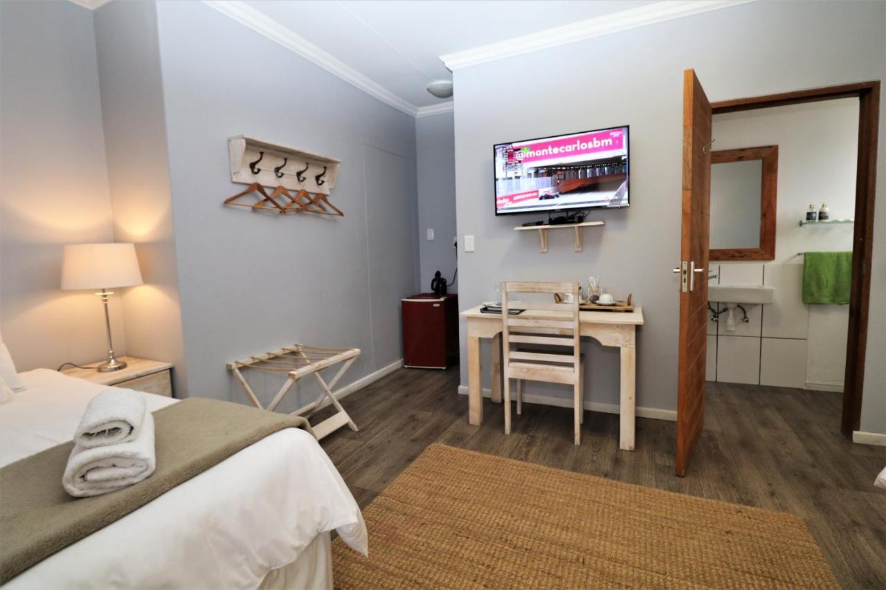 Tiende Laan Bed & Breakfast And Self-Catering Уолфиш-Бей Экстерьер фото